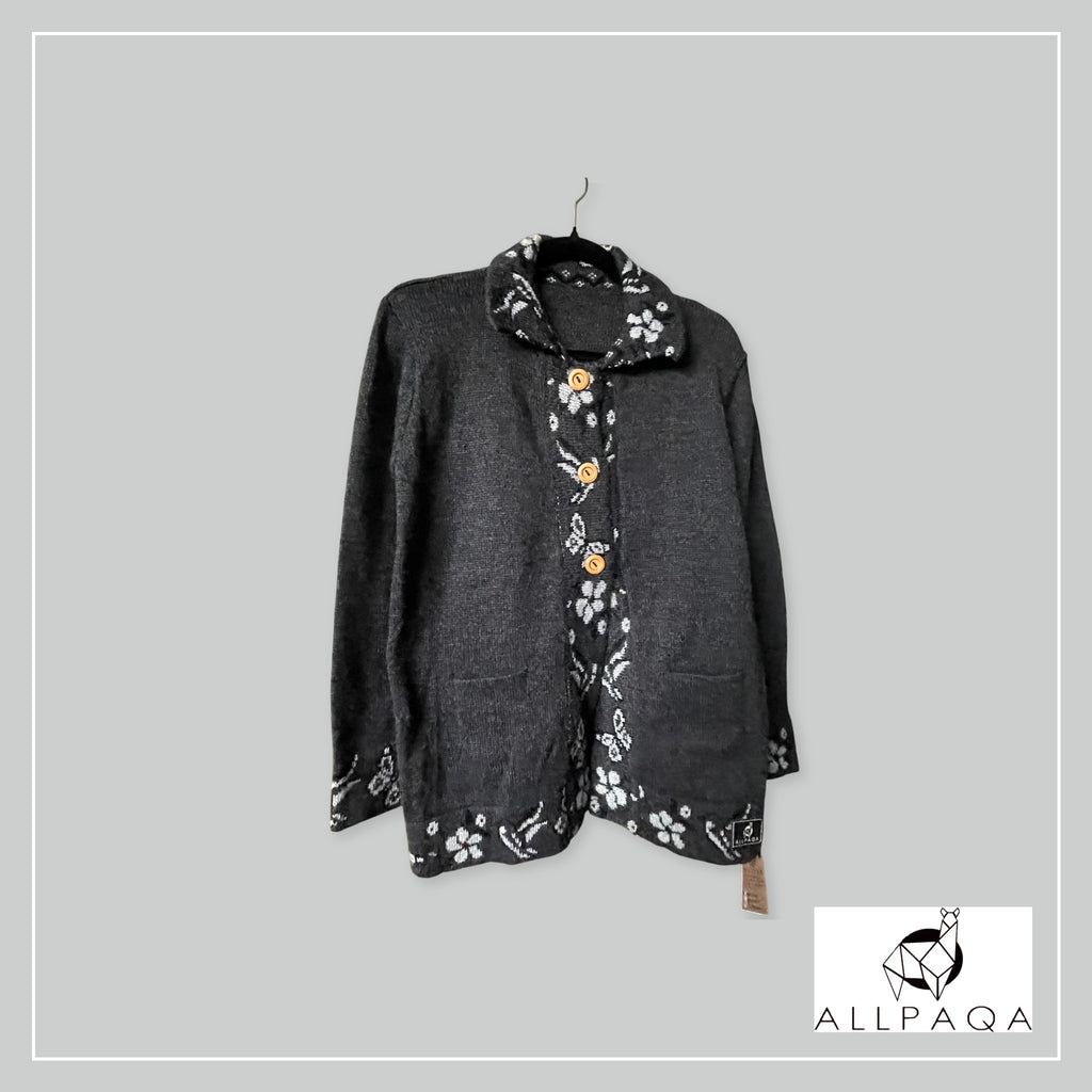 Handmade alpaca button-up cardigan in light grey with white nature details