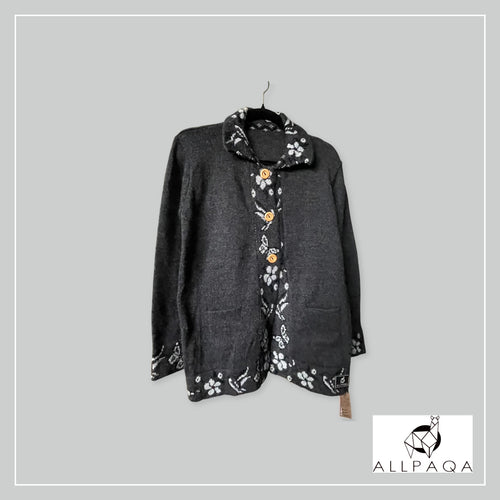 Handmade alpaca button-up cardigan in light grey with white nature details
